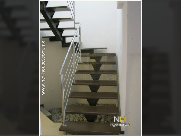 escalera_fierro_pisadas_madera_barandal_inox