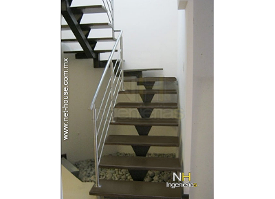 escalera fierro pisadas madera barandal inoxidable