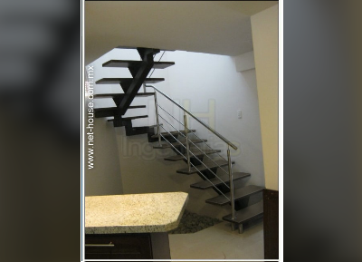 escalera fierro pisadas madera barandal inoxidable